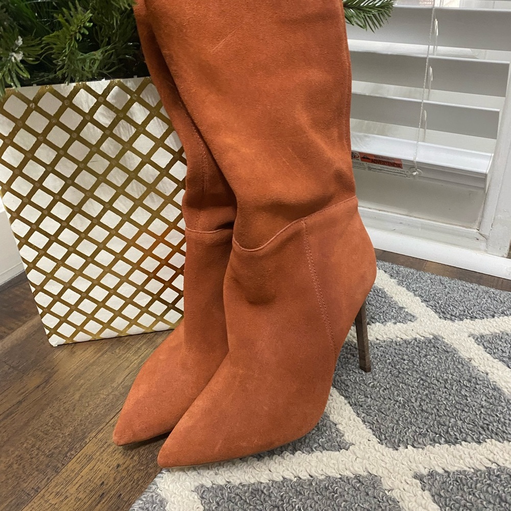Suede booties. New!